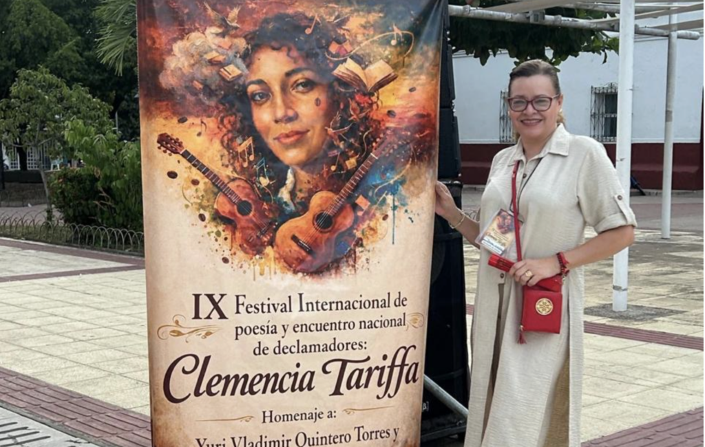 Escritora chihuahuense reina castro participa en el festival de poesía en colombia