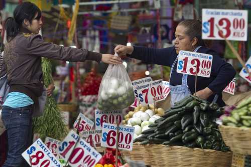 Presiones en alimentos y energéticos limitan recuperar el poder adquisitivo