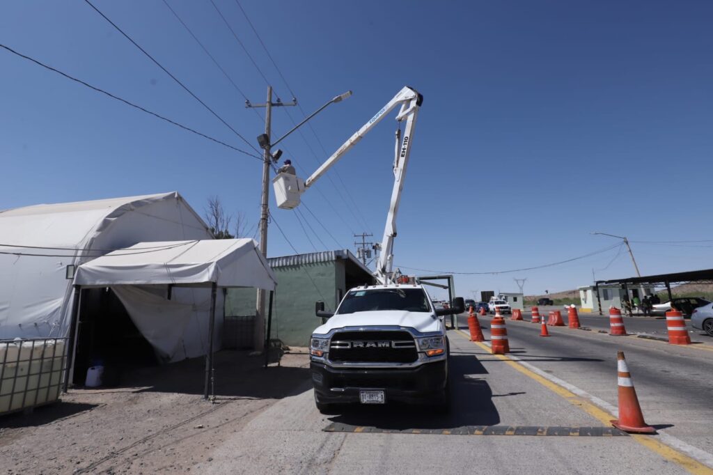 Refuerza gobierno municipal la iluminación en el punto de revisión militar 'precos'