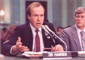 1988, el climatólogo jefe de la NASA James Hansen anuncia ante el Congreso de EE.UU. que el calentamiento global ha comenzado