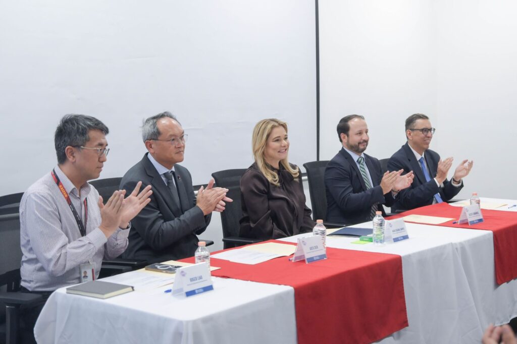 Chihuahua da certidumbre a inversionistas; Maru Campos durante evento de Inventec