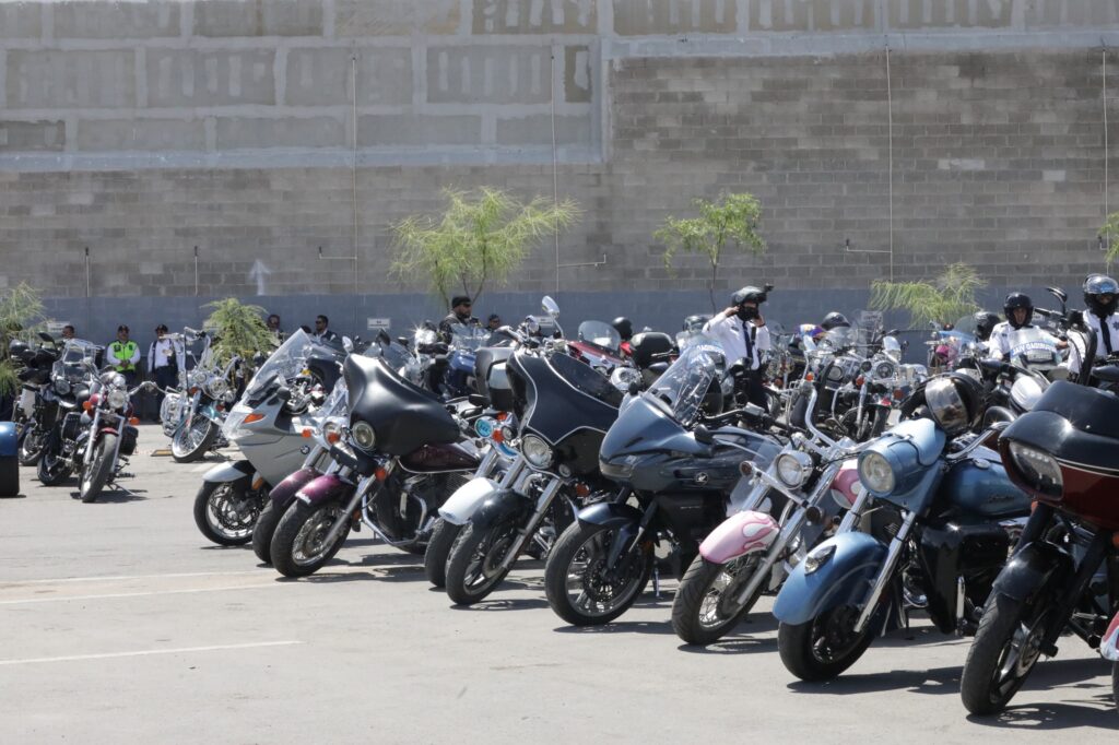 Con rodada, concientiza vialidad a motociclistas con el uso correcto del casco