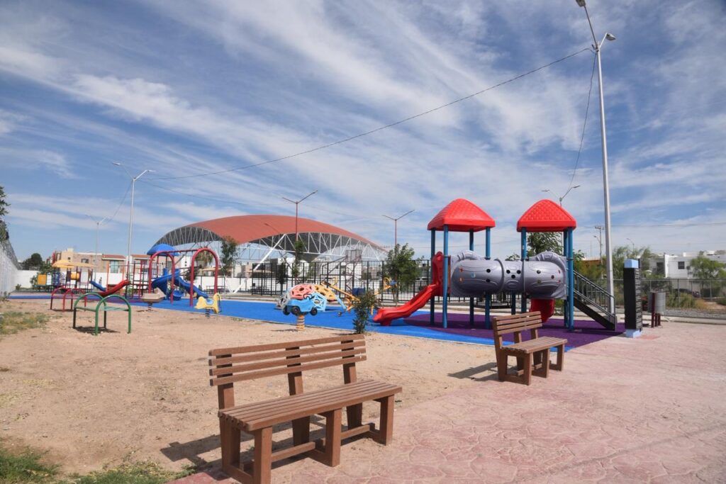 Construye obras públicas domos en distintos parques de ciudad juárez