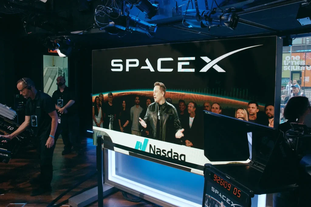 Elon musk becomes world’s first trillionaire on spacex’s first day of trading