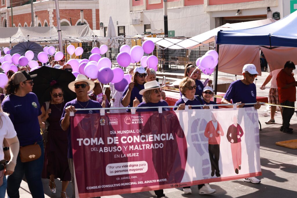 Recorren el centro histórico para crear conciencia sobre abuso y maltrato en la vejez
