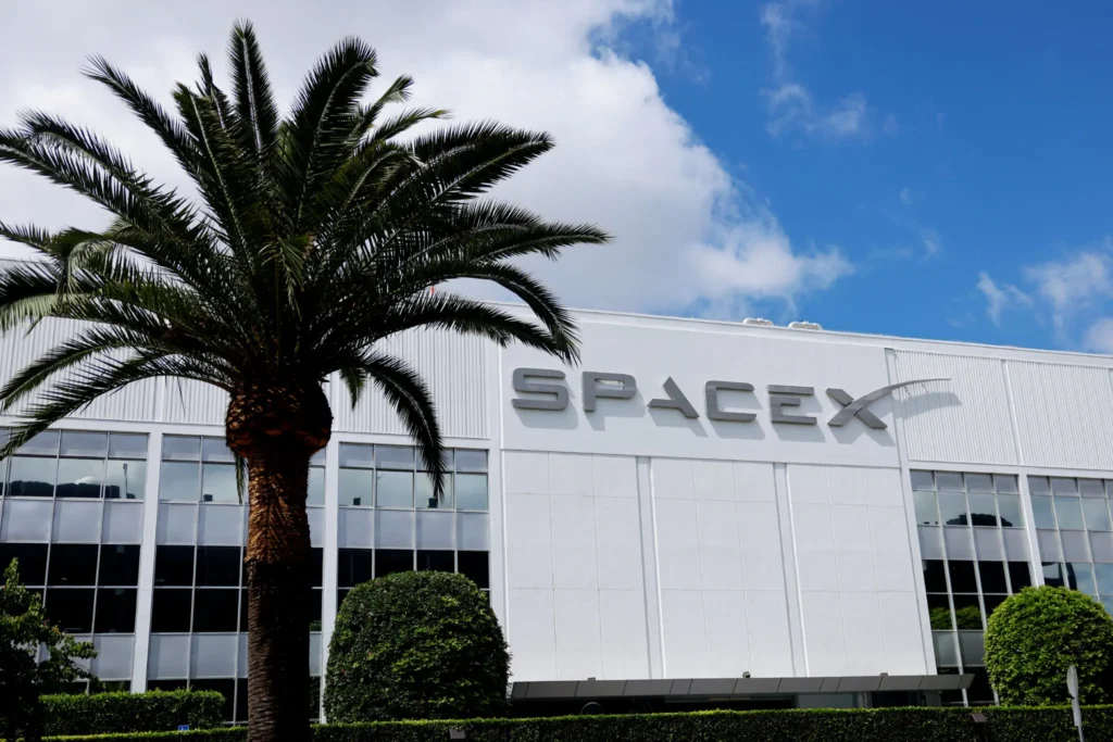 Spacex sets milestone with world’s largest i.p.o., furthering musk’s power