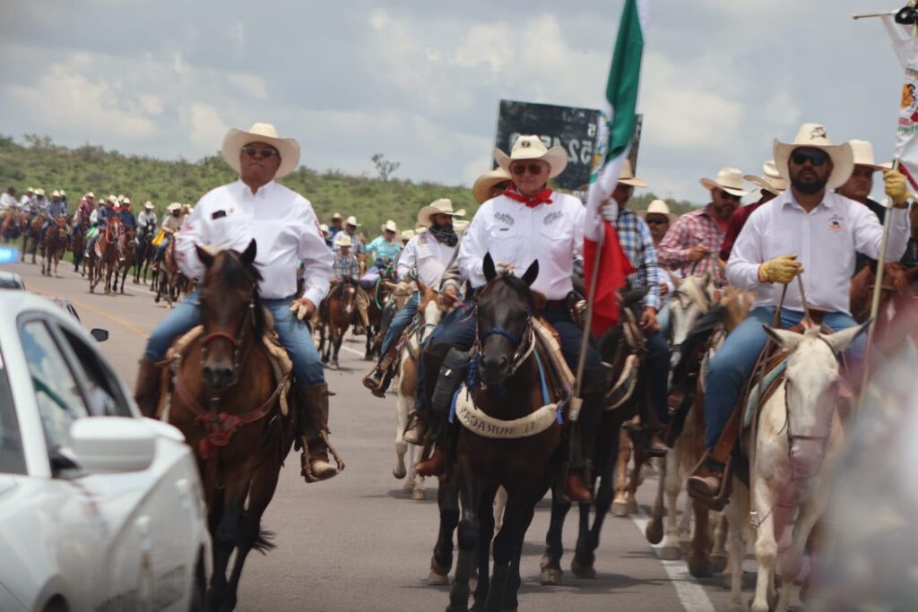 Finaliza la XXXI Cabalgata Villista en Hidalgo del Parral con más de 8 mil 500 jinetes