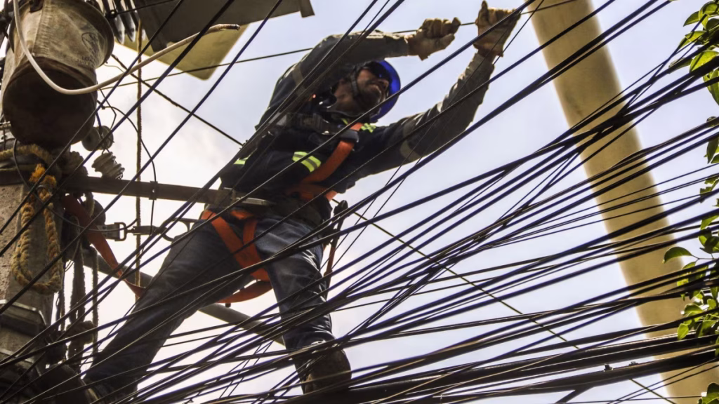 Mexicanos rompen récord de demanda eléctrica por calor y centros de datos
