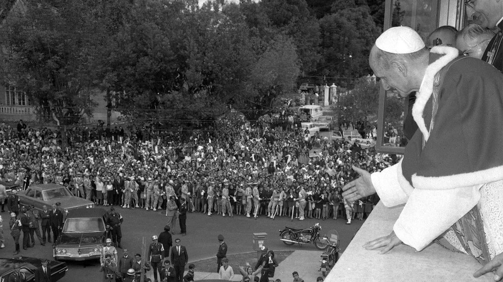1968, el papa Pablo VI llega a Bogotá, en la que es la primera visita de un papa a Latinoamérica