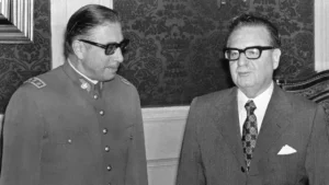 1973, Augusto Pinochet es nombrado %22comandante en jefe del ejército%22 por el presidente chileno, Salvador Allende