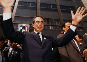 1994, Ernesto Zedillo gana las elecciones legislativas y presidenciales en México y será el último presidente del PRI en más de 70 años consecutivos