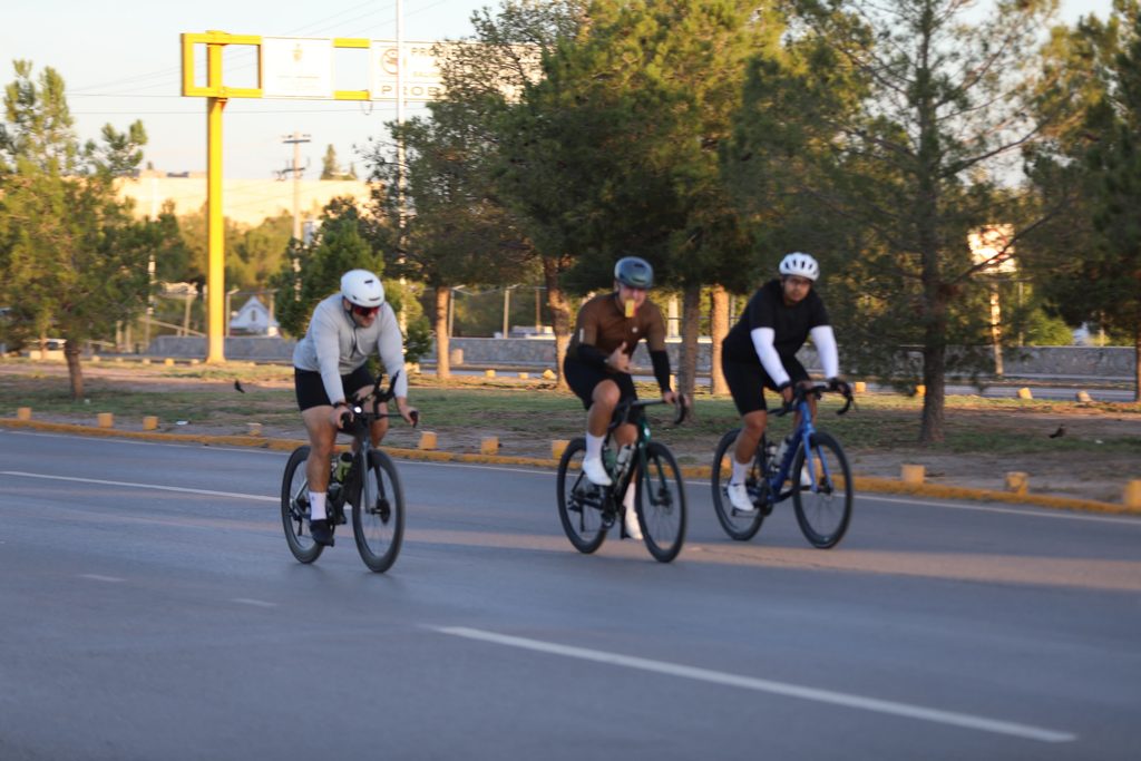 Familias juarenses disfrutan el primer domingo de la Cruzada por el Ciclismo