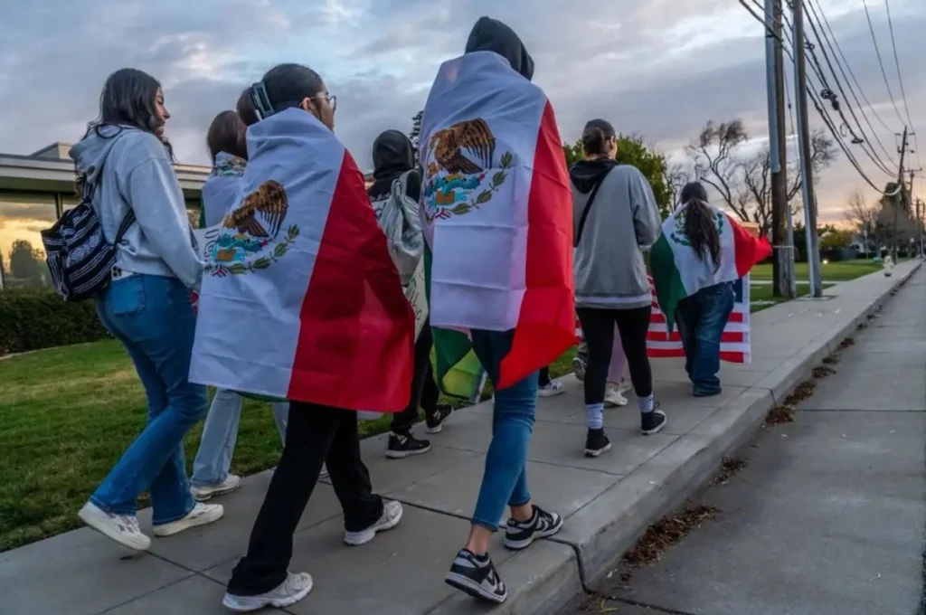 Mexicanos, los principales blancos de la revocación de ciudadanía de Donald Trump
