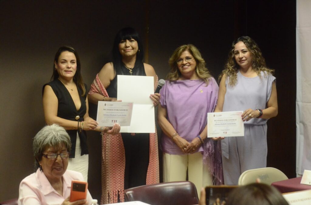 Reconocen regidoras a seis mujeres forjadoras de vida libre de violencia y digna