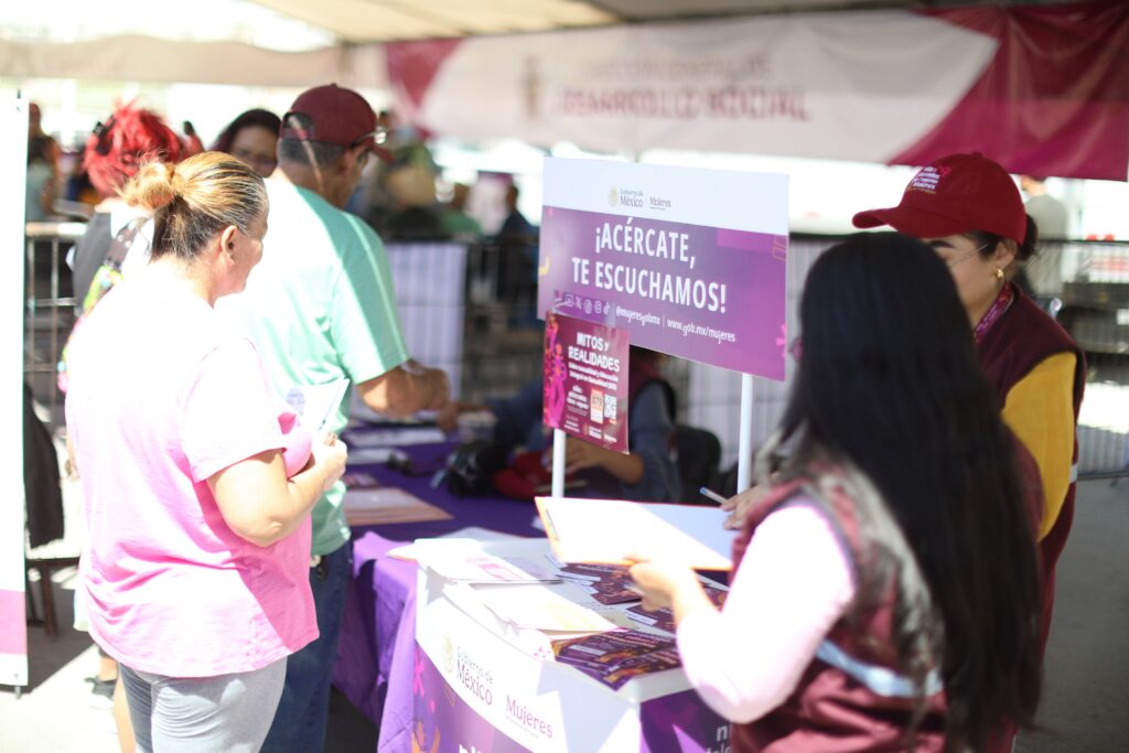 Se benefician vecinos de la colonia Francisco I. Madero con servicios municipales