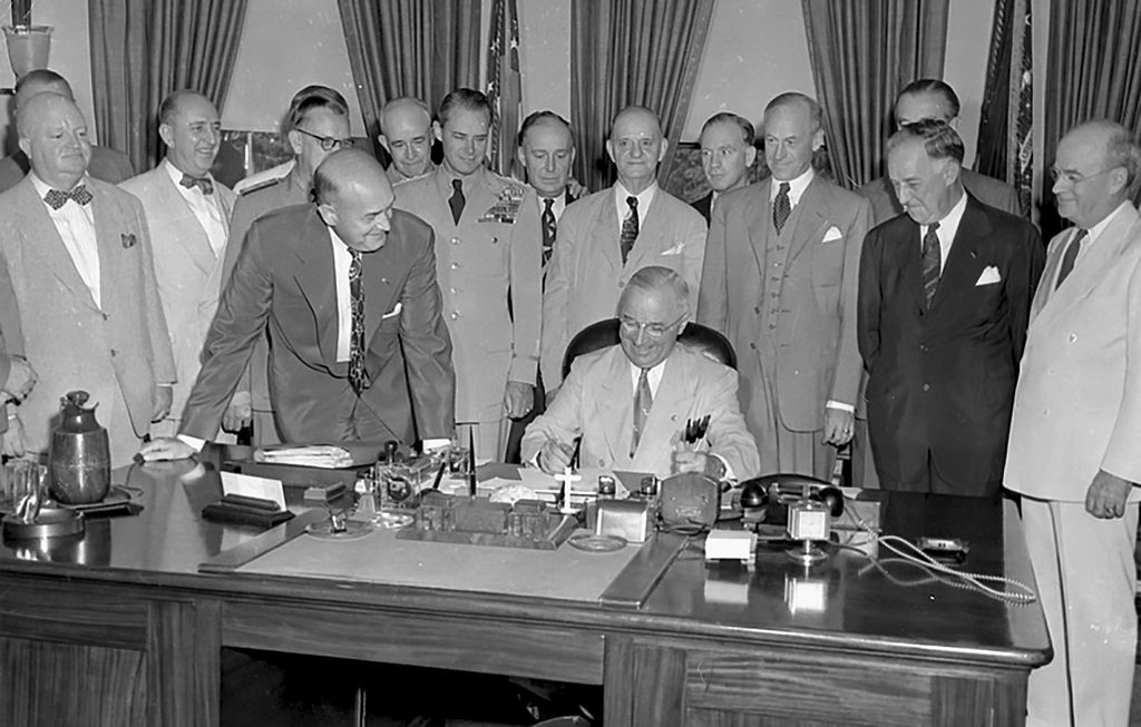 1947, nacimiento oficial de la CIA (Central Intelligence Agency), creada por una orden del presidente de Estados Unidos Harry S.Truman el 26 de julio de