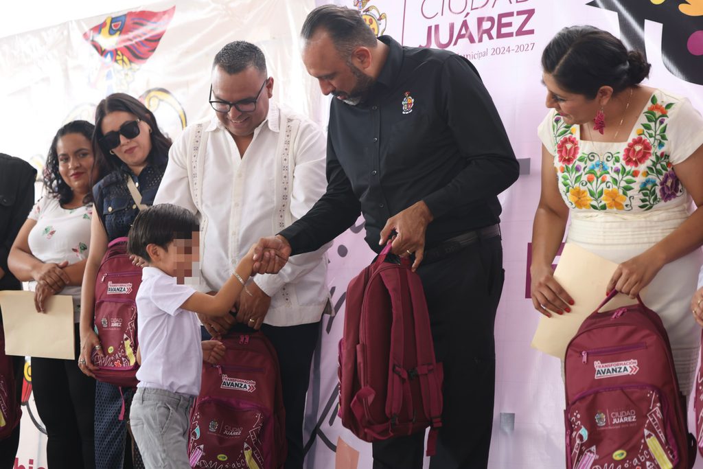 Entrega Gobierno Municipal 140 mil kits escolares; llama Ortiz Orpinel a mantener a niñas y niños en las aulas