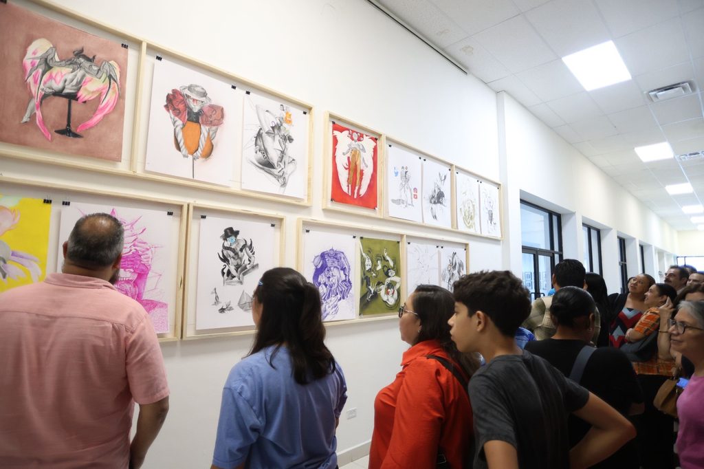 Inauguran en el MAHCH la exposición %2240 de lo más extraño%22 de Pablo Castro