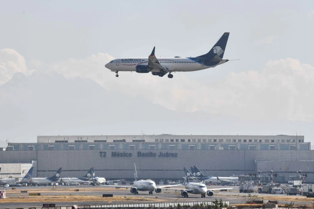Investigan filtración de datos de más de 15 millones de clientes de Aeroméxico