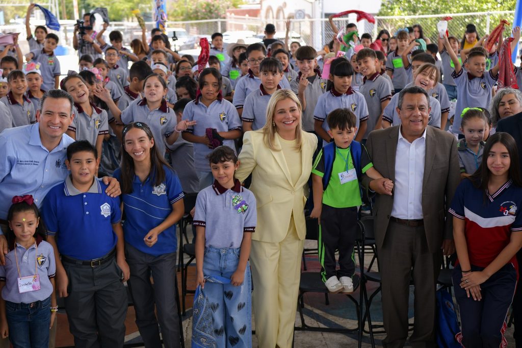 Maru Campos encabeza arranque oficial del ciclo escolar 2026