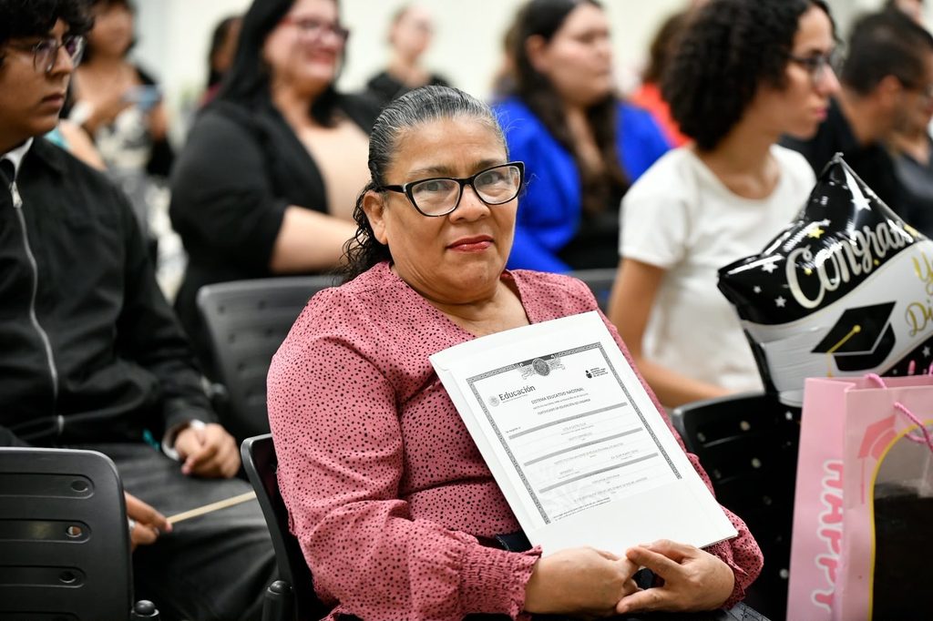 Reconocen a 38 empresas de Juárez por apoyar educación de sus trabajadores
