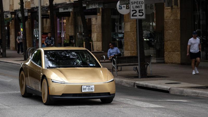 Tesla lanza en Austin su Cybercab, el primer robotaxi ¡sin volante ni pedales!