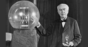 1879, Thomas Alva Edison inventa la bombilla de luz eléctrica