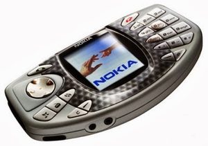 2003, Nokia lanza su 'smartphone' y consola de juego portátil N Gage
