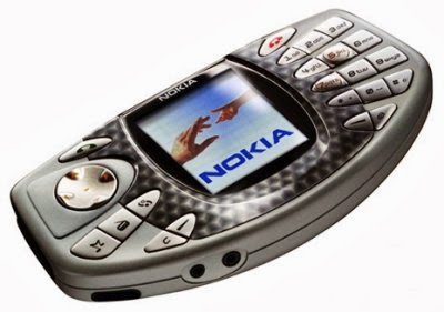 2003, Nokia lanza su 'smartphone' y consola de juego portátil N Gage