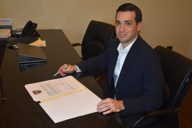 Designa Maru a Daniel Chaires como titular del Registro Público de la Propiedad