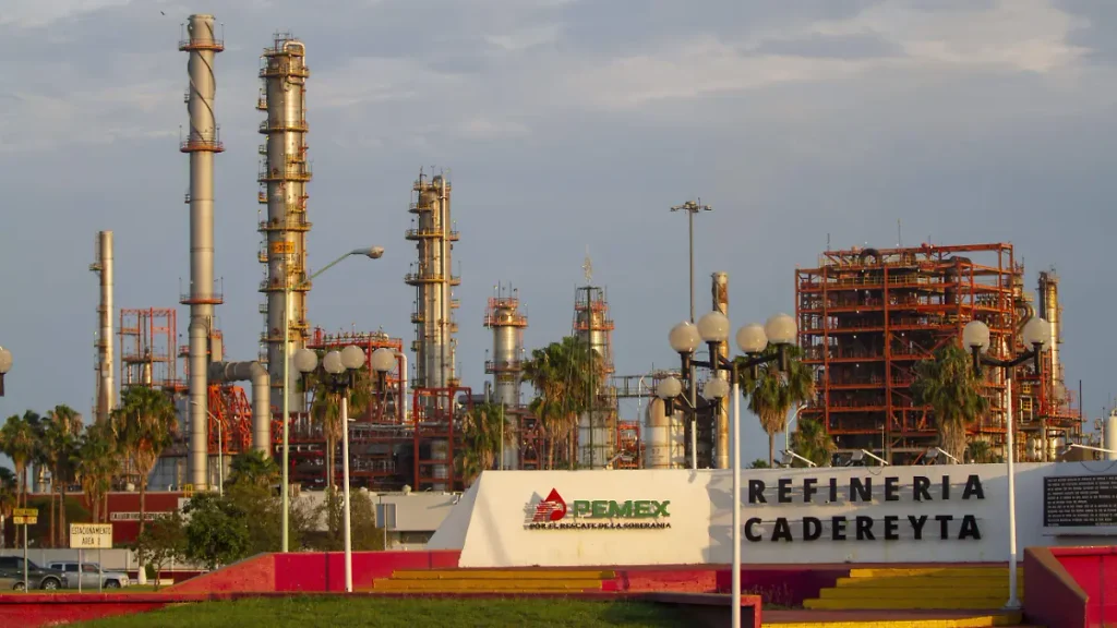 Gobierno destina 100 mil 444 mdp a Pemex, casi nueve veces los recursos del SAT