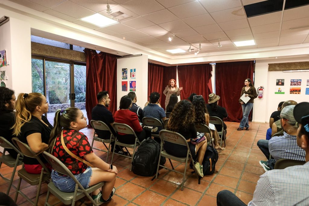 Orienta IPACULT a artistas juarenses para presentar proyectos culturales