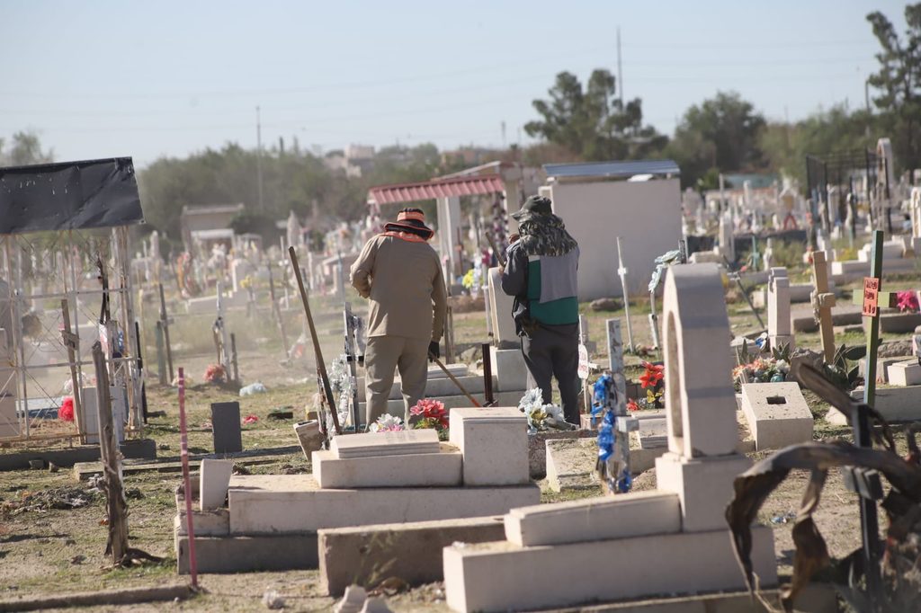 Prepara Municipio panteones para recibir a miles de visitantes el Día de Muertos