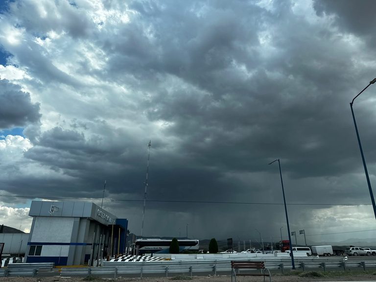 Prevén ligero descenso de temperaturas este fin de semana por primer frente frío