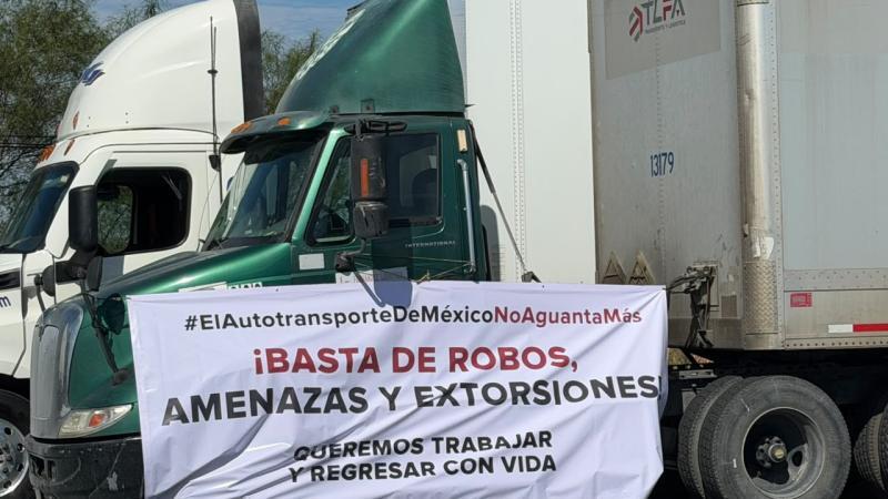 Transportistas asfixian las carreteras para denunciar homicidios y extorsiones