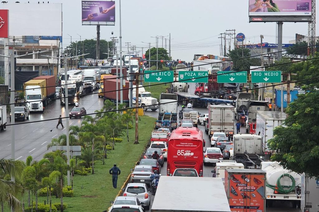 Transportistas asfixian las carreteras para denunciar homicidios y extorsiones2